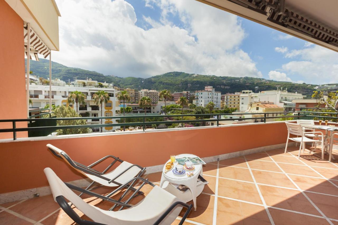 Amore Rentals - Casa Katia Sorrento Luaran gambar